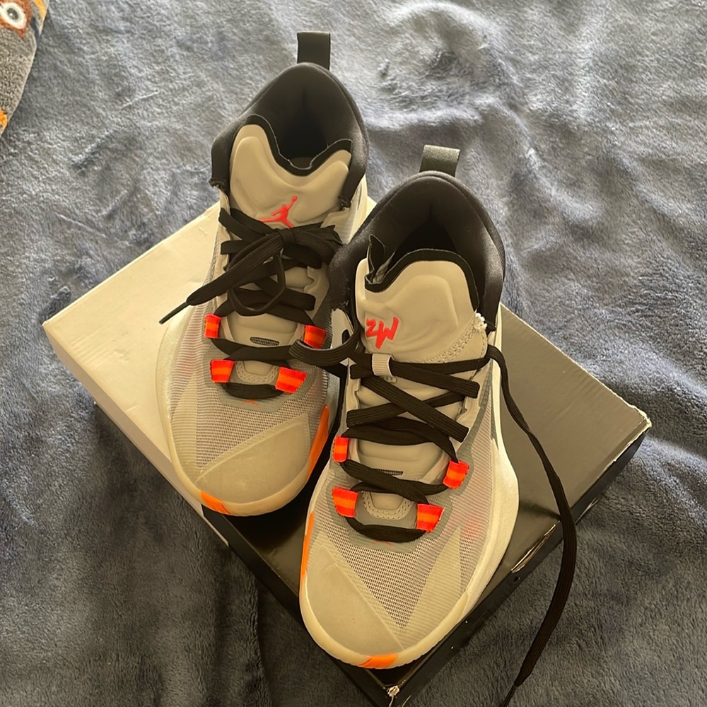 GS Kids Nike jordan kids zion 1 Basketball shoes 6.5,light smoke Grey
